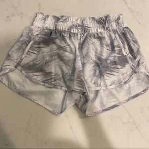 Lululemon tracker short 4”